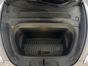 Tesla Model Y (Dual Motor) Long Range 4WDE (384 bhp) - HEATED STEERING - WIFI