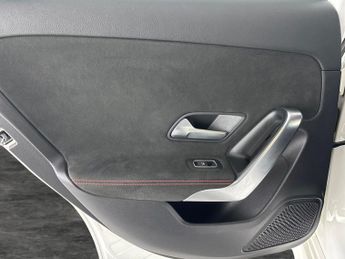 Mercedes-Benz A Class 1.5 A180d AMG Line 7G-DCT (116 ps) - REVERSE CAM - ALCANTARA - C