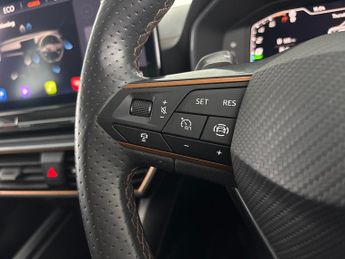 Cupra Formentor 1.4 eHybrid 12.8kWh V1 Plug-in DSG (204 ps) - KEYLESS ENTRY - LE
