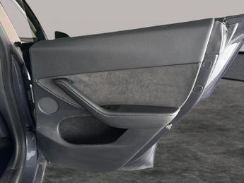 Tesla Model Y (Dual Motor) Long Range 4WDE (384 bhp) - HEATED STEERING - WIFI