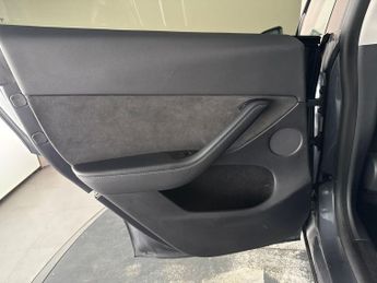 Tesla Model Y (Dual Motor) Long Range 4WDE (384 bhp) - HEATED STEERING - WIFI