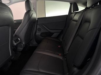 Tesla Model Y (Dual Motor) Long Range 4WDE (384 bhp) - HEATED STEERING - WIFI