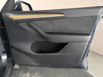 Tesla Model Y (Dual Motor) Long Range 4WDE (384 bhp) - HEATED STEERING - WIFI