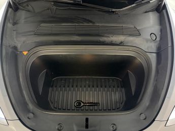 Tesla Model Y (Dual Motor) Long Range 4WDE (384 bhp) - HEATED STEERING - WIFI