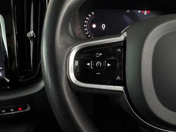 Volvo XC60 2.0h T6 Recharge 18.8kWh Plus Plug-in AWD (350 ps) - CARPLAY - H