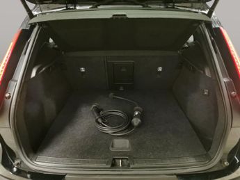 Volvo XC40 1.5h T4 Recharge 10.7kWh R-Design Plug-in (211 ps) - PARK ASSIST
