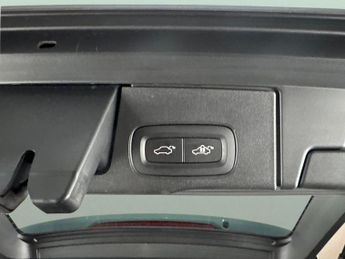 Volvo XC60 2.0h T6 Recharge 18.8kWh Plus Plug-in AWD (350 ps) - CARPLAY - H