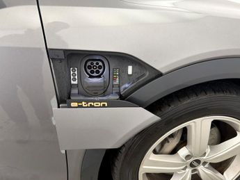 Audi e-tron 55 Technik quattro 95kWh (11kW Charger) (408 ps) - ADJUSTABLE SU