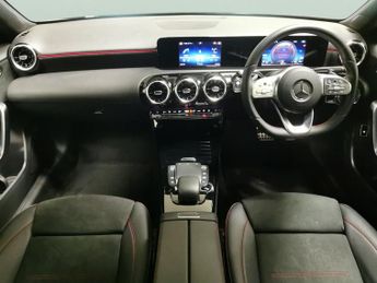 Mercedes-Benz A Class 1.3 A250e 15.6kWh AMG Line Plug-in 8G-DCT (218 ps) - NAV - COMFO