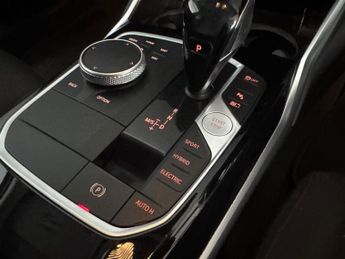 BMW 3 Series 2.0 330e 12kWh SE Pro Plug-in (292 ps) - PERFORMANCE CONTROL