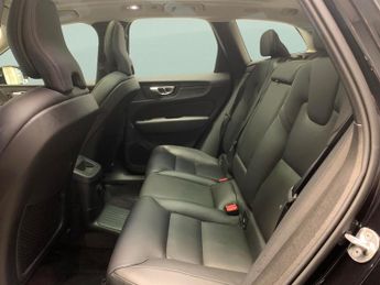 Volvo XC60 2.0h T6 Recharge 18.8kWh Plus Plug-in AWD (350 ps) - ADAPT CRUIS