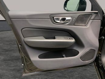 Volvo XC60 2.0h T6 Recharge 18.8kWh Plus Plug-in AWD (350 ps) - ADAPT CRUIS