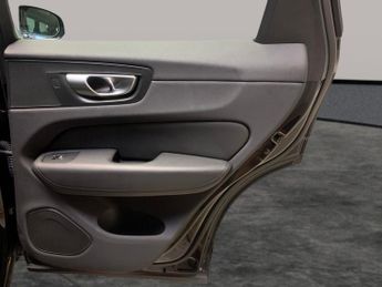 Volvo XC60 2.0h T6 Recharge 18.8kWh Plus Plug-in AWD (350 ps) - ADAPT CRUIS