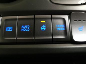 Hyundai Kona 64kWh Premium (10.5kW Charger) (204 ps) - HEATED SEATS - HEATED 