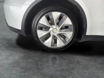 Tesla Model Y SUV RWD (346 ps) - HEATED STEERING - WIFI - BLIND SPOT ASSIST