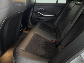 BMW 3 Series 2.0 330e 12kWh M Sport Touring Plug-in (292 ps) - BLACK ROOF RAI