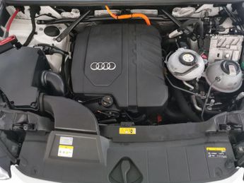 Audi Q5 2.0 TFSIe 50 S line Plug-in S Tronic quattro 17.9kWh (299 ps) - 