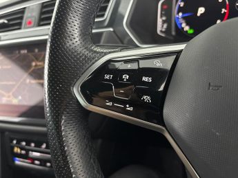 Volkswagen Tiguan 1.5 TSI R-Line DSG (150 ps) - ACTIVE LANE ASSIST - LED - ASSISTA