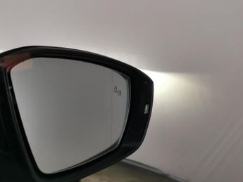 Volkswagen T-cross 1.0 TSI Black Edition DSG (110 ps) - BLIND SPOT ASSIST - LANE DE