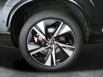 Volvo XC90 2.0h T8 Recharge 18.8kWh Plus Plug-in 4WD (455 ps) - ADAPT CRUIS