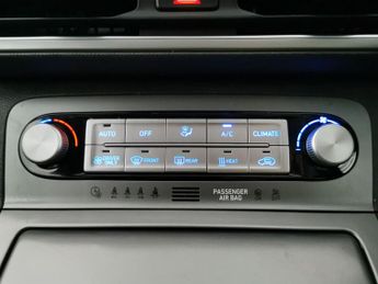 Hyundai Kona 64kWh Premium (10.5kW Charger) (204 ps) - KEYLESS ENTRY - LED - 