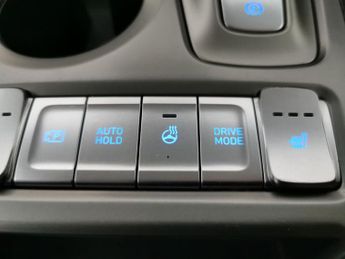 Hyundai Kona 64kWh Premium (10.5kW Charger) (204 ps) - KEYLESS ENTRY - LED - 