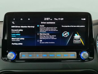 Hyundai Kona 64kWh Premium (10.5kW Charger) (204 ps) - KEYLESS ENTRY - LED - 