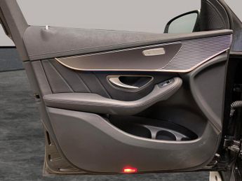 Mercedes-Benz EQC EQC 400 80kWh AMG Line 4MATIC (408 ps) - HEATED LEATHER - COMFOR