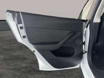 Tesla Model Y (Dual Motor) Long Range 4WDE (384 bhp) - HEATED STEERING - WIFI