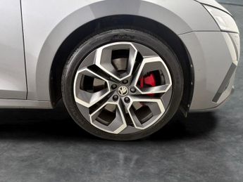 Skoda Octavia 2.0 TDI vRS DSG (200 ps) - BLUETOOTH - PARK SENSORS - DAB