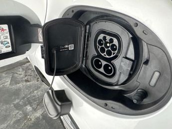 Land Rover Range Rover Evoque 1.5 P300e 12.2kWh R-Dynamic S Plug-in 4WD (309 ps) - LANE DEPART