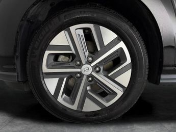 Hyundai Kona 64kWh Premium (10.5kW Charger) (204 ps) - KEYLESS ENTRY - LED - 