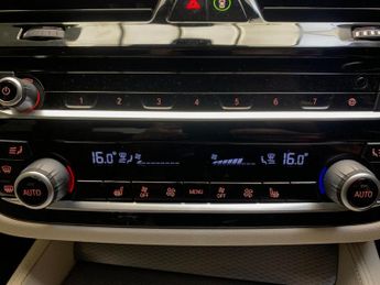 BMW 5 Series 2.0 520d MHT M Sport (190 ps) - BMW CONNECTED PACKAGE PROFESSION