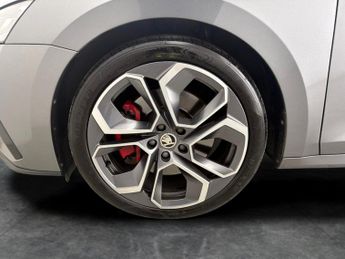 Skoda Octavia 2.0 TDI vRS DSG (200 ps) - BLUETOOTH - PARK SENSORS - DAB
