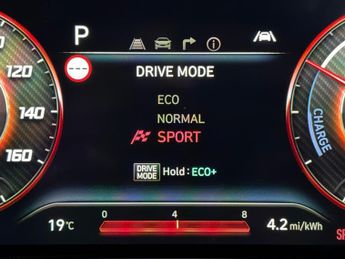 Hyundai Kona 64kWh Premium (10.5kW Charger) (204 ps) - KEYLESS ENTRY - LED - 