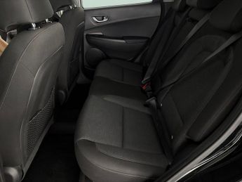 Hyundai Kona 64kWh Premium (10.5kW Charger) (204 ps) - KEYLESS ENTRY - LED - 