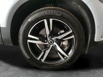 Volvo XC40 2.0 B3 MHEV Plus Dark DCT (163 ps) - PARK ASSIST - LED - REVERSE