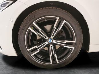 BMW 4 Series 2.0 420i M Sport Convertible (184 ps) - WIND DEFLECTOR - HEATED 