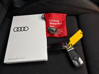 Audi Q5 2.0 TFSIe 50 S line Plug-in S Tronic quattro 17.9kWh (299 ps) - 