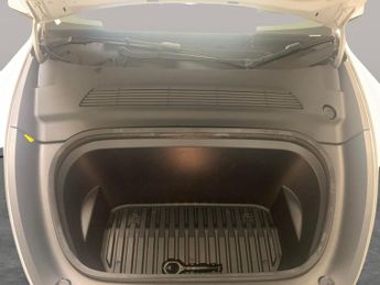 Tesla Model Y (Dual Motor) Long Range 4WDE (384 bhp) - HEATED STEERING - WIFI