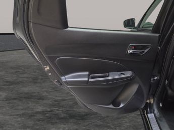 Suzuki Swift 1.0 Boosterjet SZ5 (111 ps) - LED - NAV - LANE DEPARTURE