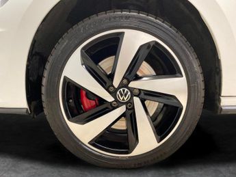 Volkswagen Polo 2.0 TSI GTI DSG (207 ps) - AUTO HEADLIGHTS - SPORTS SEATS - USB 