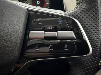 Nissan Ariya 87kWh Evolve 22kW Charger (242 ps) - BOSE - 360 CAM - LED