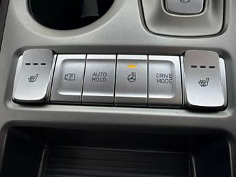 Hyundai Kona 64kWh Premium (10.5kW Charger) (204 ps) - KEYLESS ENTRY - LED - 
