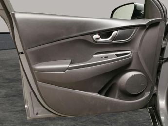 Hyundai Kona 64kWh Premium (10.5kW Charger) (204 ps) - HEATED SEATS - HEATED 