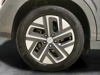 Hyundai Kona 64kWh Premium (10.5kW Charger) (204 ps) - HEATED SEATS - HEATED 