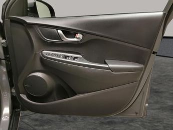 Hyundai Kona 64kWh Premium (10.5kW Charger) (204 ps) - HEATED SEATS - HEATED 