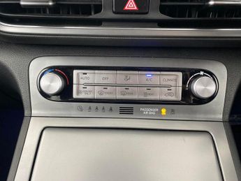 Hyundai Kona 64kWh Premium (10.5kW Charger) (204 ps) - HEATED SEATS - HEATED 