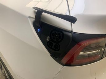 Tesla Model Y (Dual Motor) Long Range 4WDE (384 bhp) - HEATED STEERING - WIFI