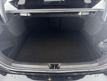 Mercedes-Benz A Class 2.0 A200d AMG Line (Premium 2) 8G-DCT (150 ps) - SELF PARK - LED